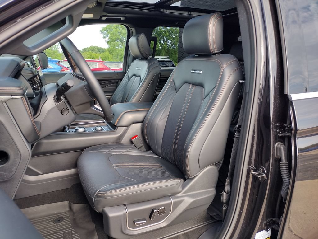 Used 2024 Ford Expedition Platinum AWD/4WD image 10