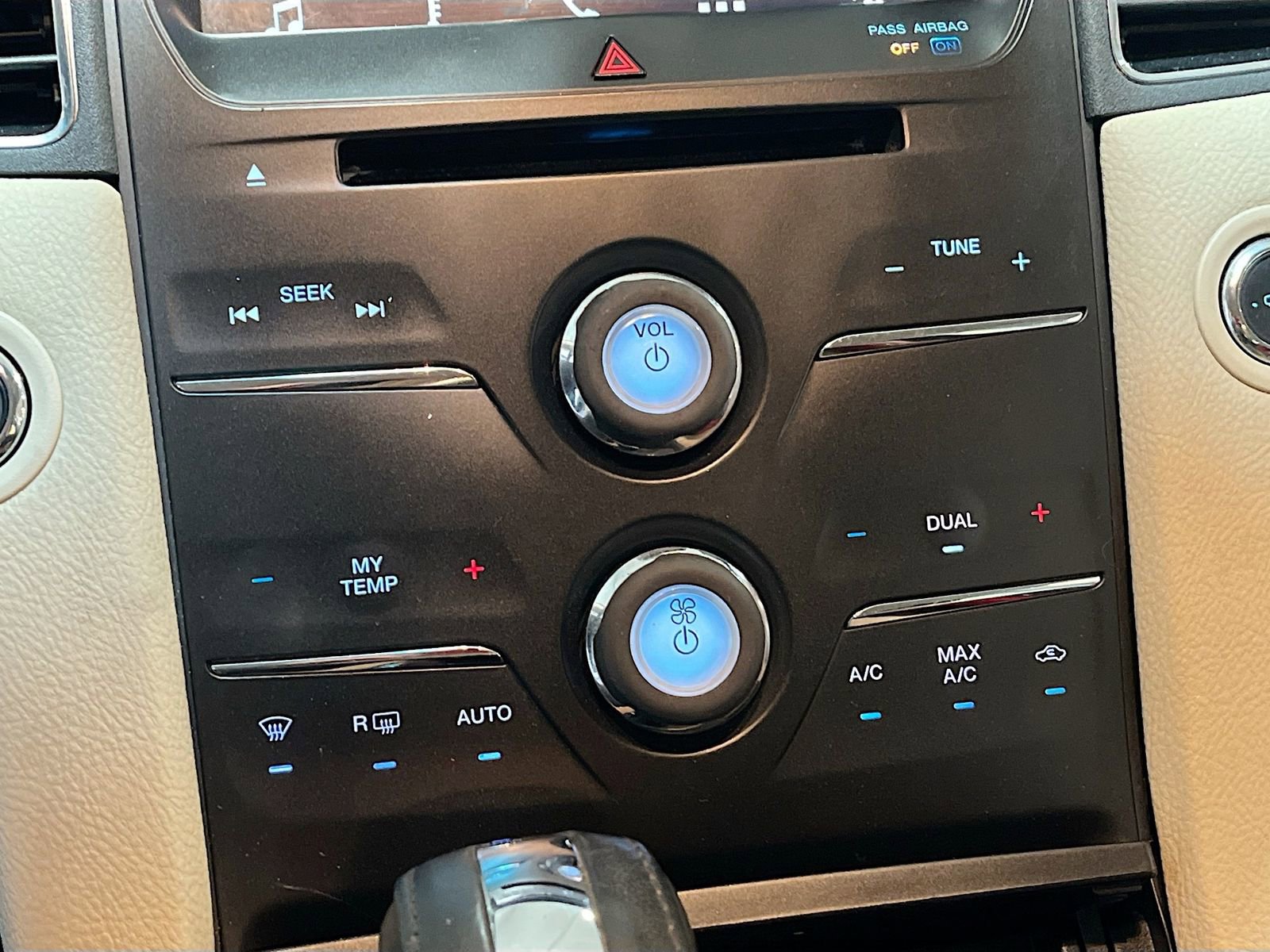 Used 2018 Ford Taurus SEL w/ Equipment Group 201A image 15