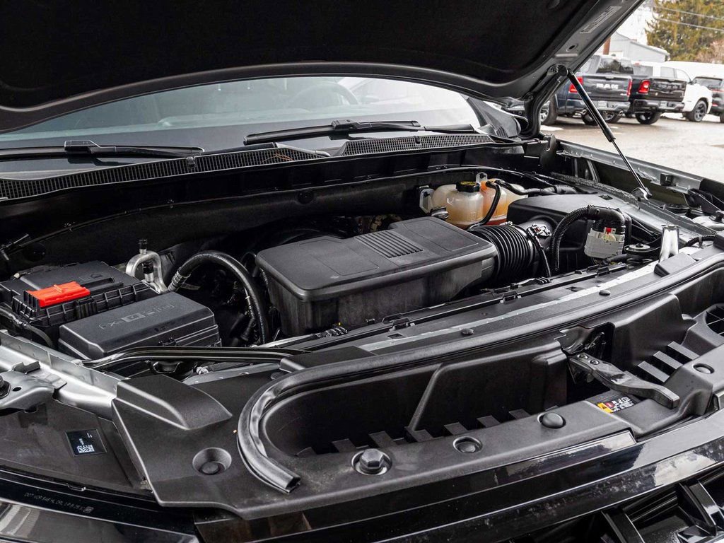 Used 2025 Chevrolet Suburban Z71 image 34