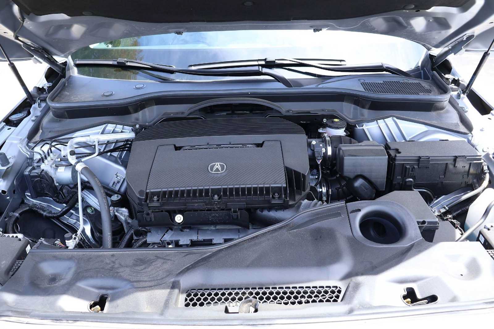 Certified 2026 Acura MDX w/ Technology Package FWD image 9