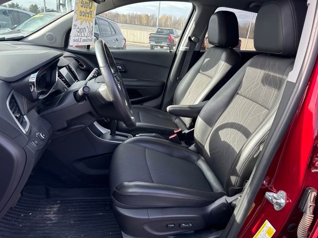 Used 2022 Chevrolet Trax LT w/ LT Convenience Package image 14