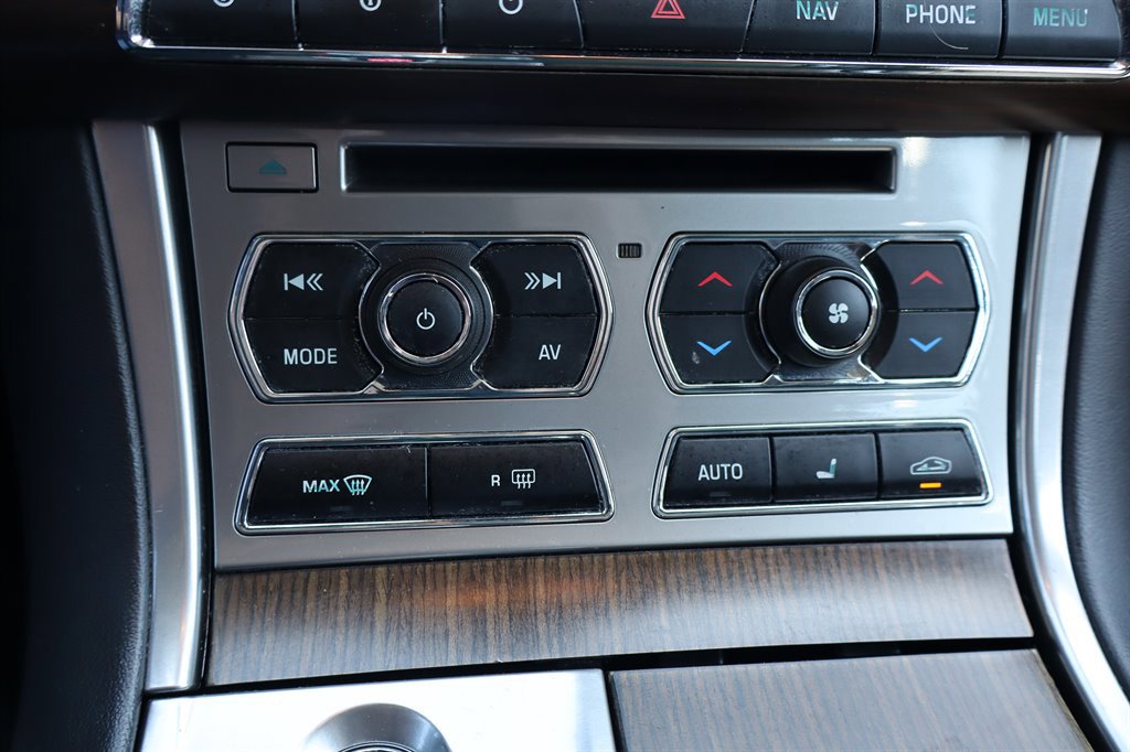 Used 2012 Jaguar XF RWD image 29