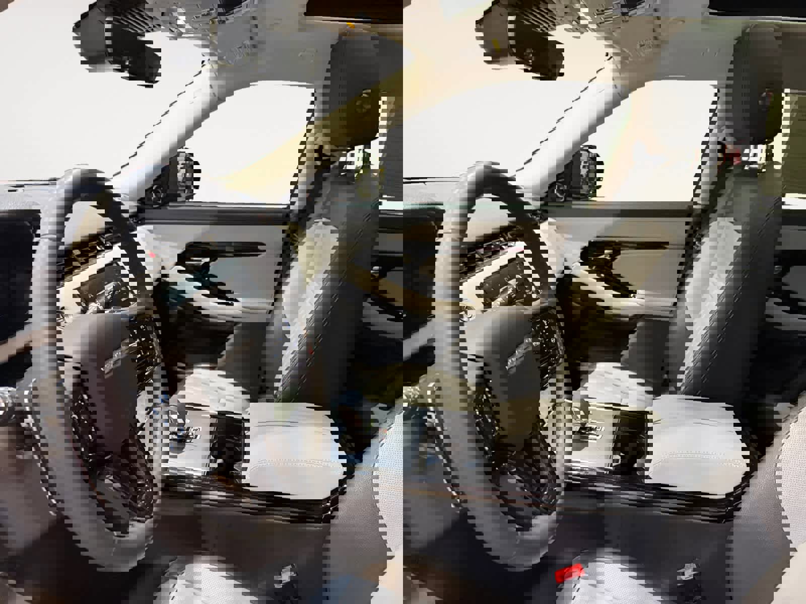 Used 2024 Land Rover Range Rover Evoque Dynamic SE image 9