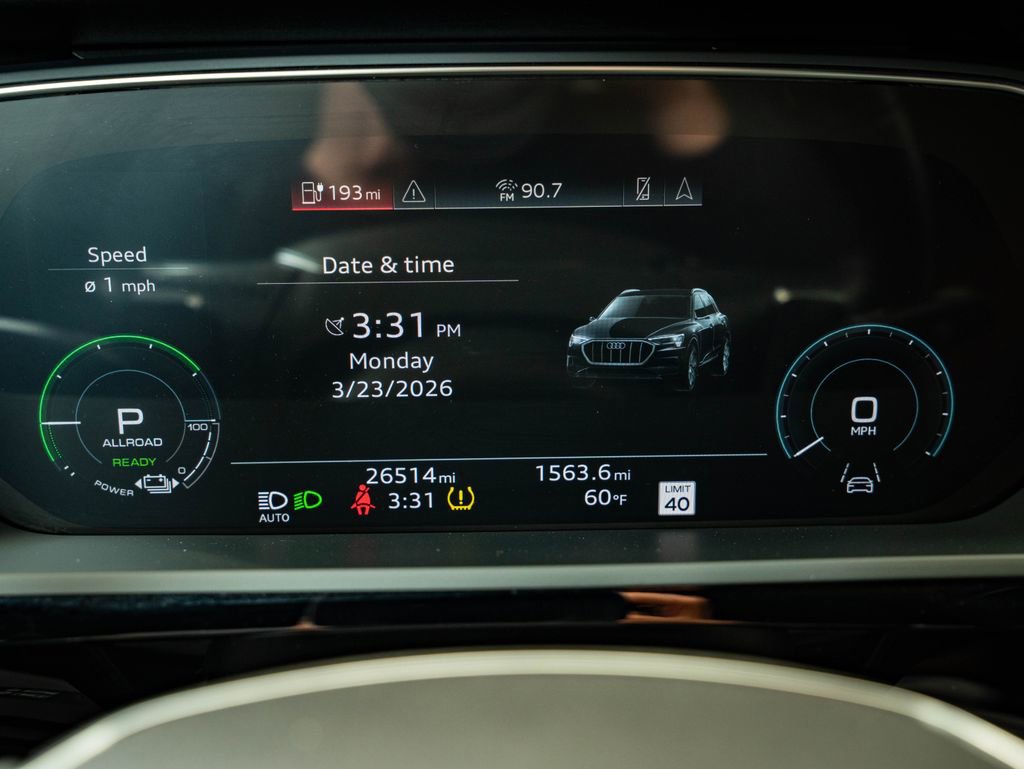 Used 2022 Audi e-tron Premium Plus w/ Premium Plus Package image 32