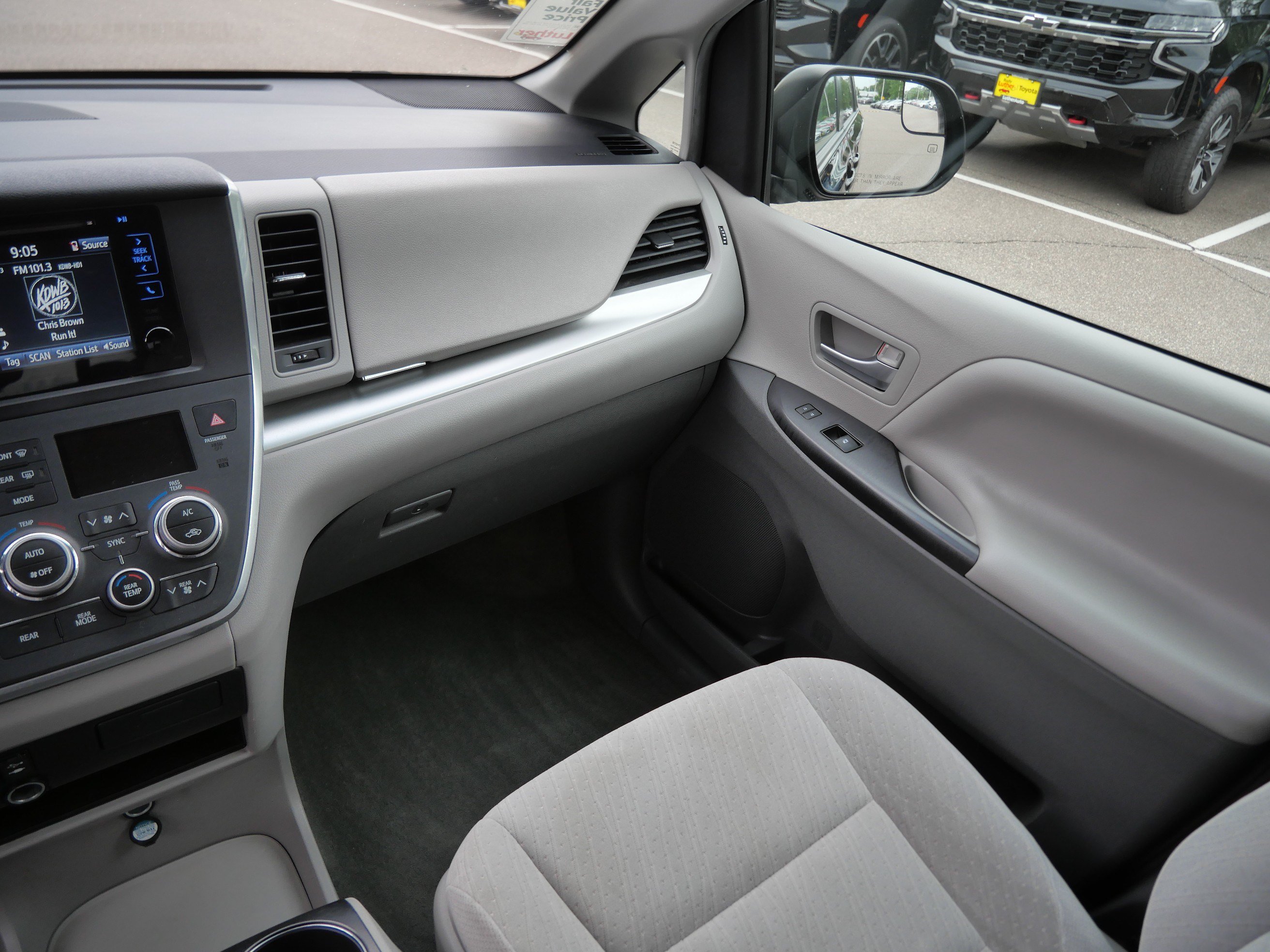 Used 2016 Toyota Sienna LE FWD image 11