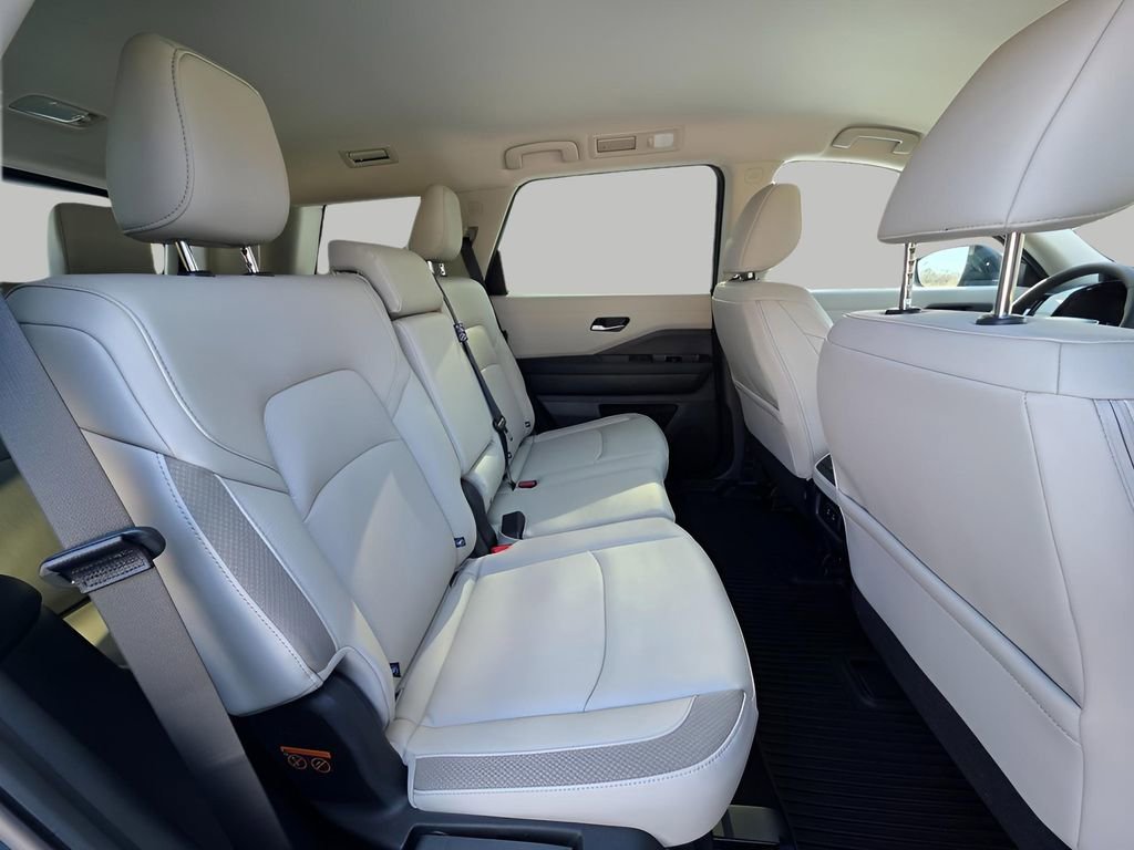 New 2026 Nissan Pathfinder SL image 11