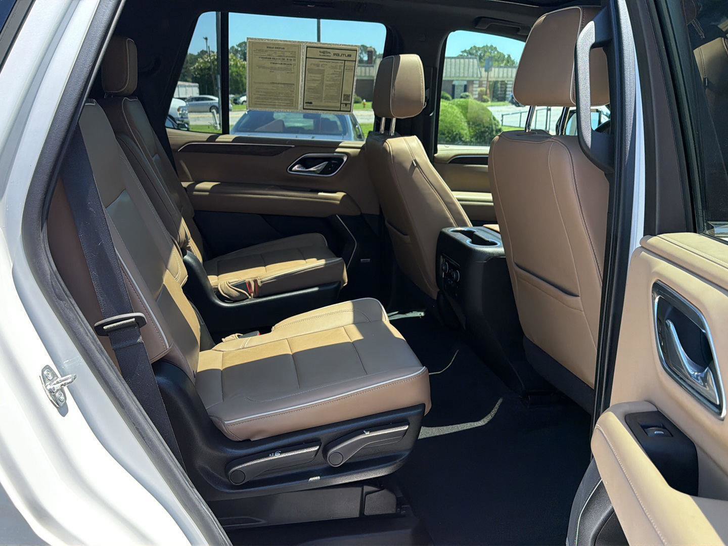 Used 2021 Chevrolet Tahoe Premier w/ Premium Package RWD image 14