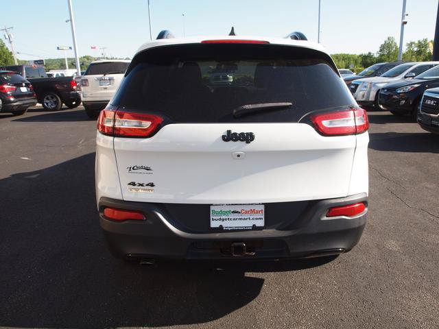 Used 2016 Jeep Cherokee Latitude w/ Cold Weather Group AWD/4WD image 2