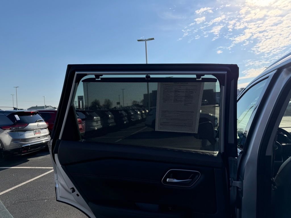 Used 2021 Nissan Rogue SL w/ Premium Package image 18