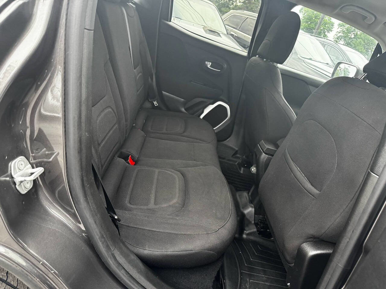 Used 2018 Jeep Renegade Latitude image 7