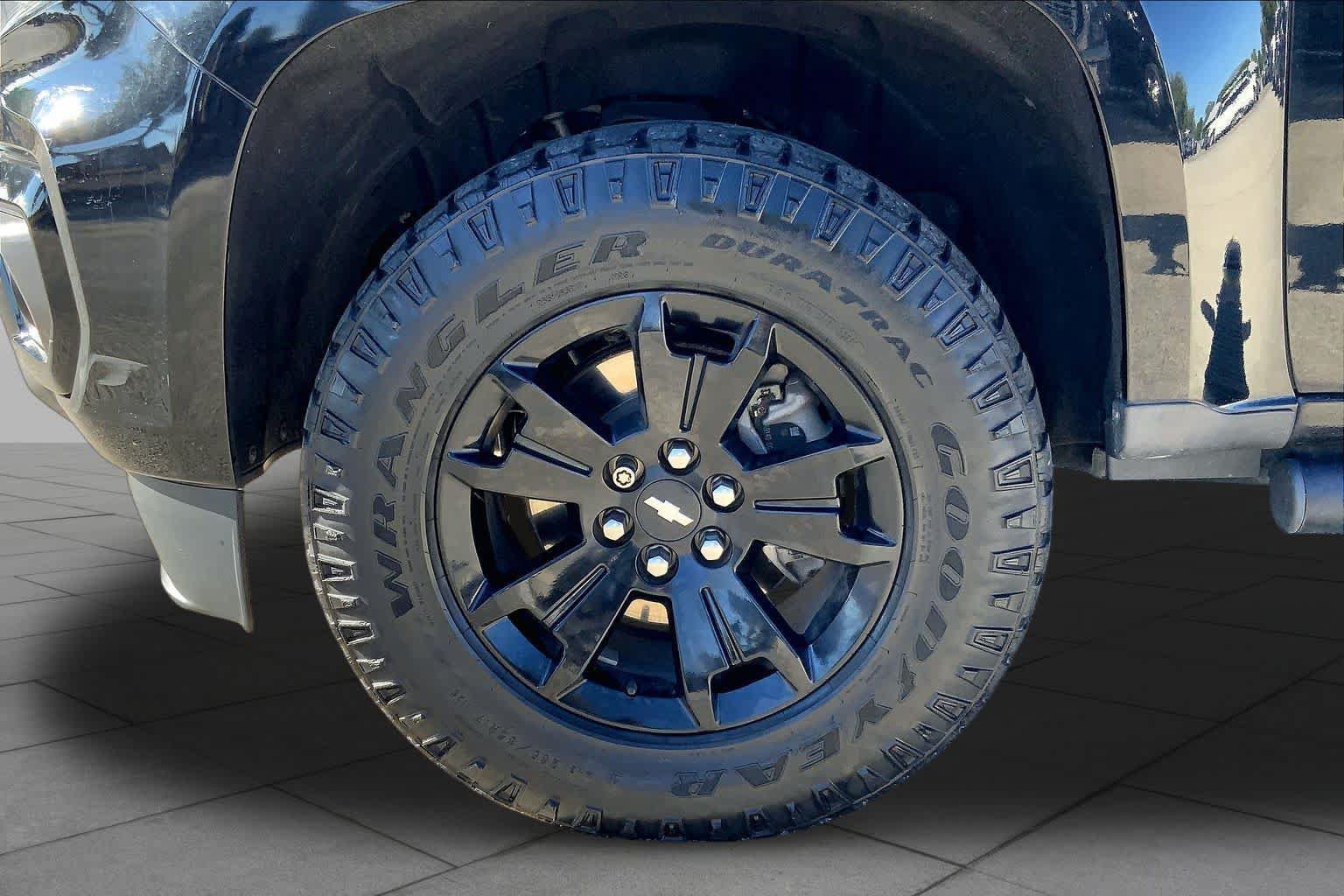Used 2021 Chevrolet Colorado Z71 w/ Z71 Midnight Edition RWD image 11