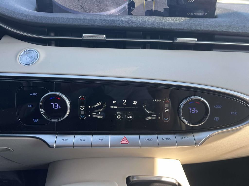 Used 2023 Genesis GV70 2.5T w/ Advanced Package image 28