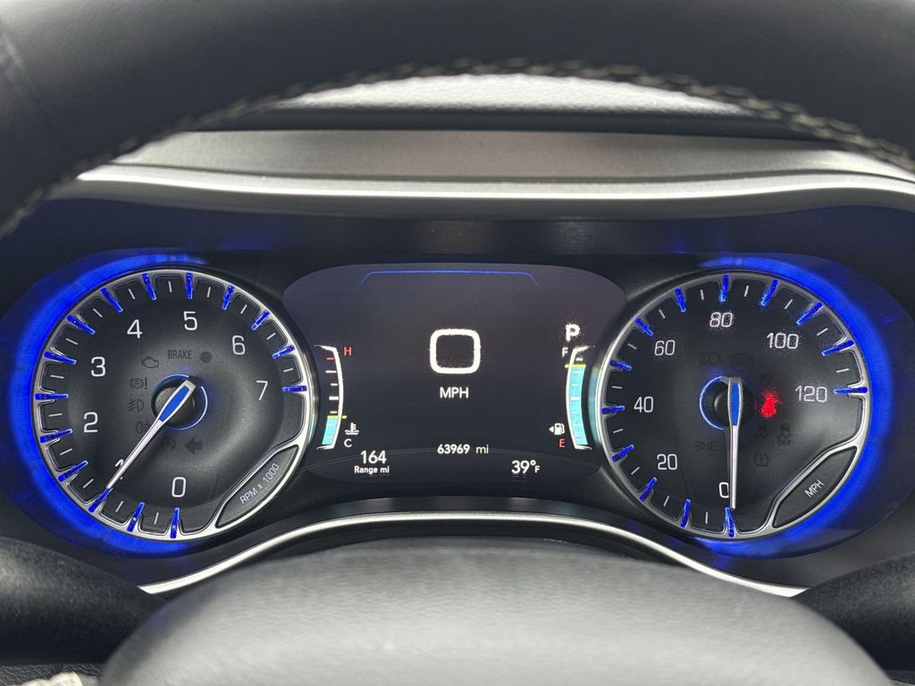 Used 2023 Chrysler Pacifica Touring-L image 10