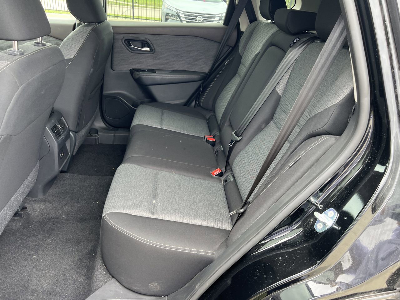 Used 2023 Nissan Rogue SV FWD image 9