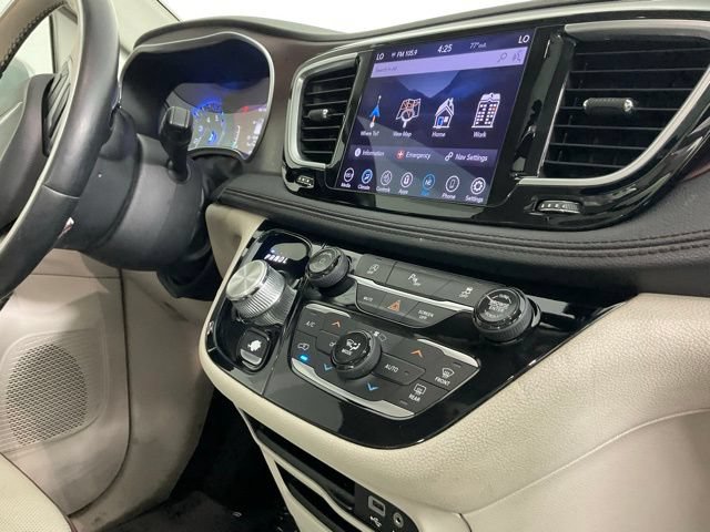 Used 2020 Chrysler Pacifica Limited FWD image 22