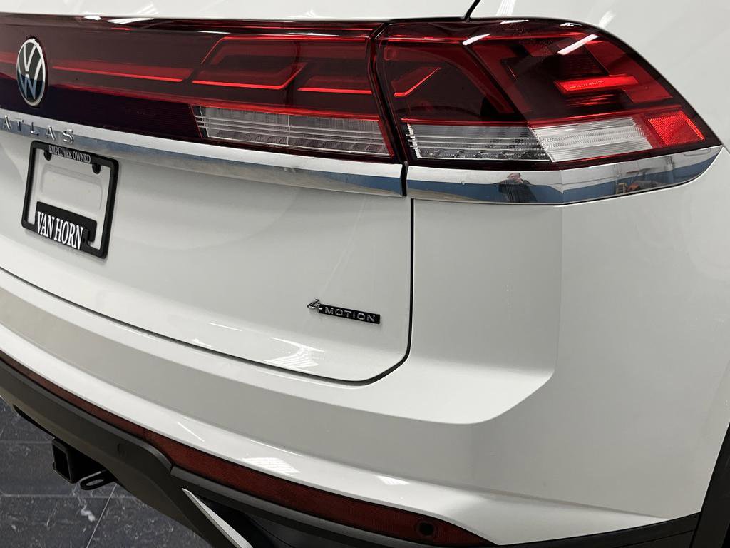 Certified 2025 Volkswagen Atlas Cross Sport SE w/ Panoramic Sunroof Package image 31