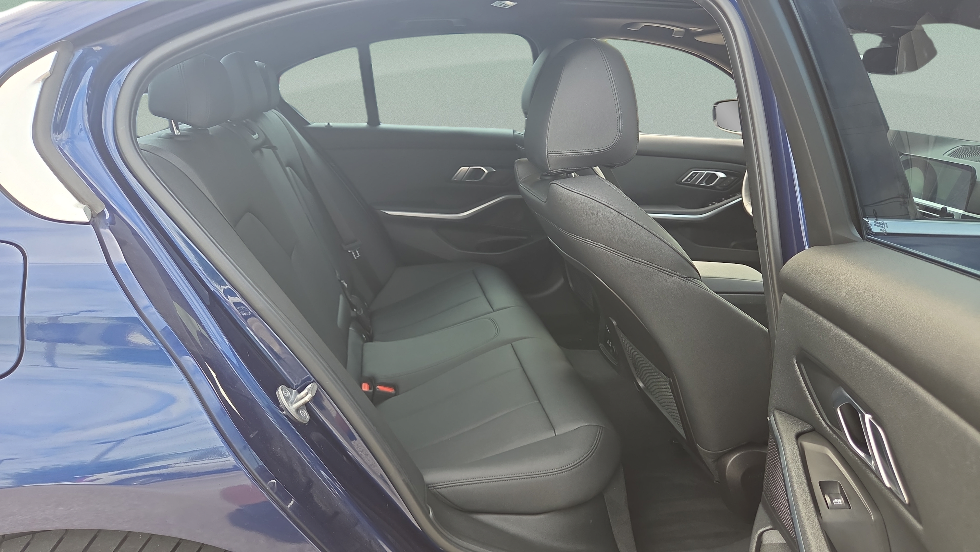 Used 2020 BMW 330i Sedan w/ Convenience Package RWD image 17