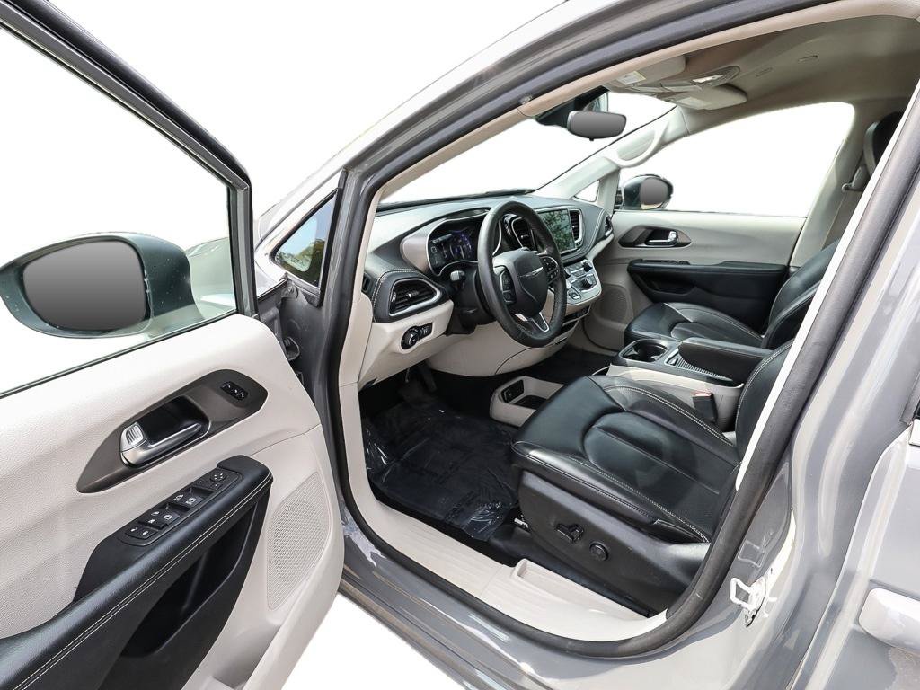 Used 2023 Chrysler Pacifica Touring-L AWD/4WD image 12