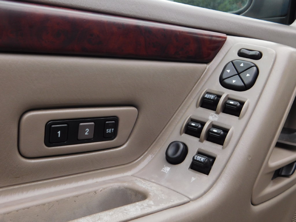Used 2004 Jeep Grand Cherokee Limited AWD/4WD image 16