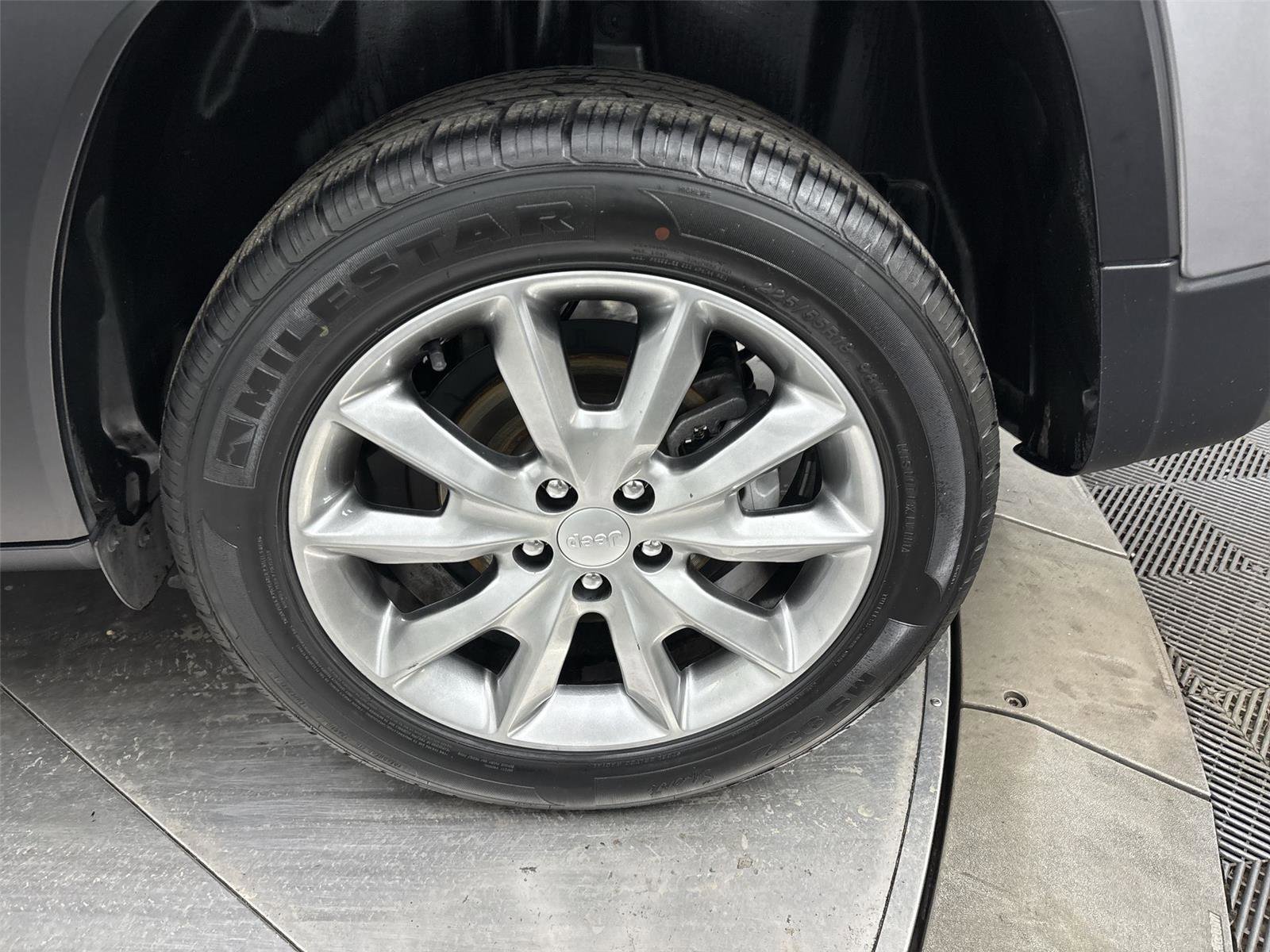Used 2018 Jeep Cherokee Limited image 27