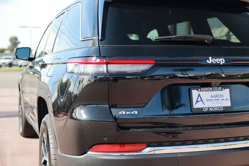 New 2025 Jeep Grand Cherokee Limited image 9