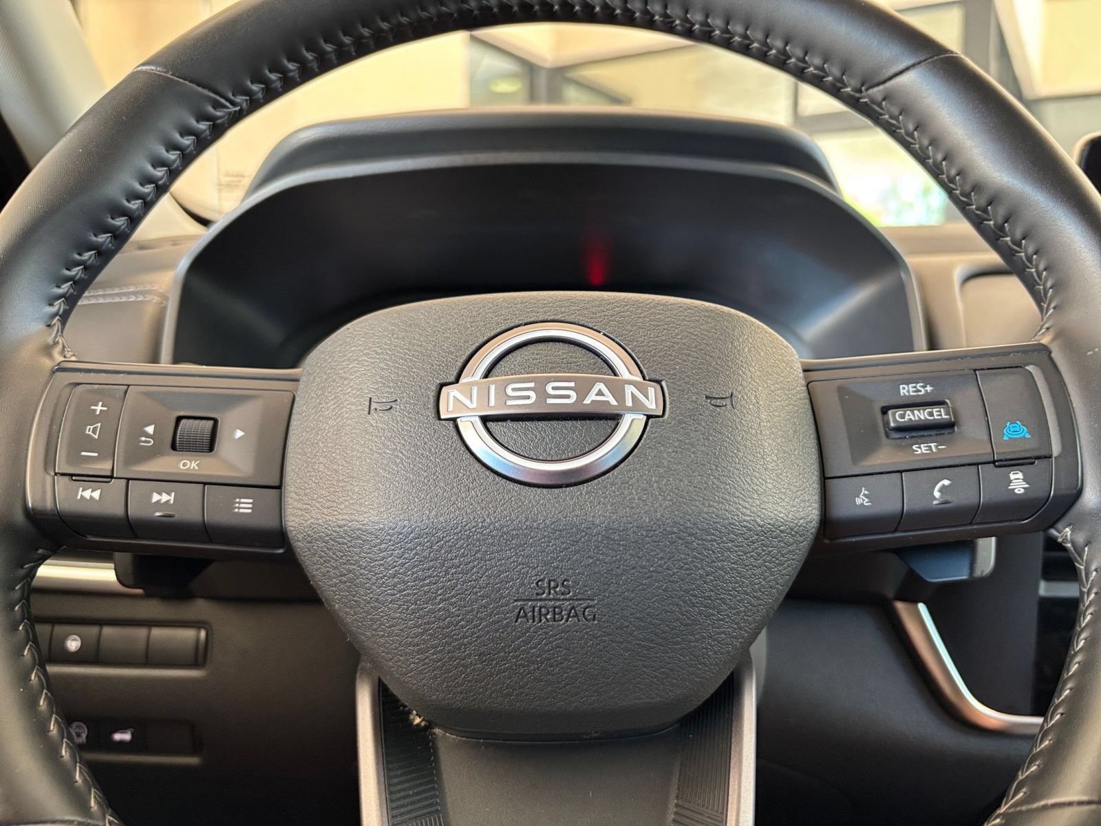 Used 2025 Nissan Rogue SV AWD/4WD image 39