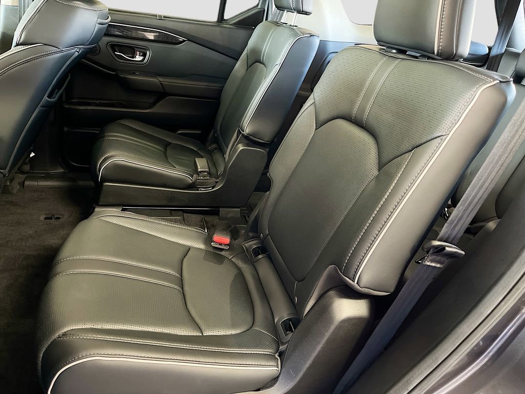Used 2025 Honda Pilot Elite image 3
