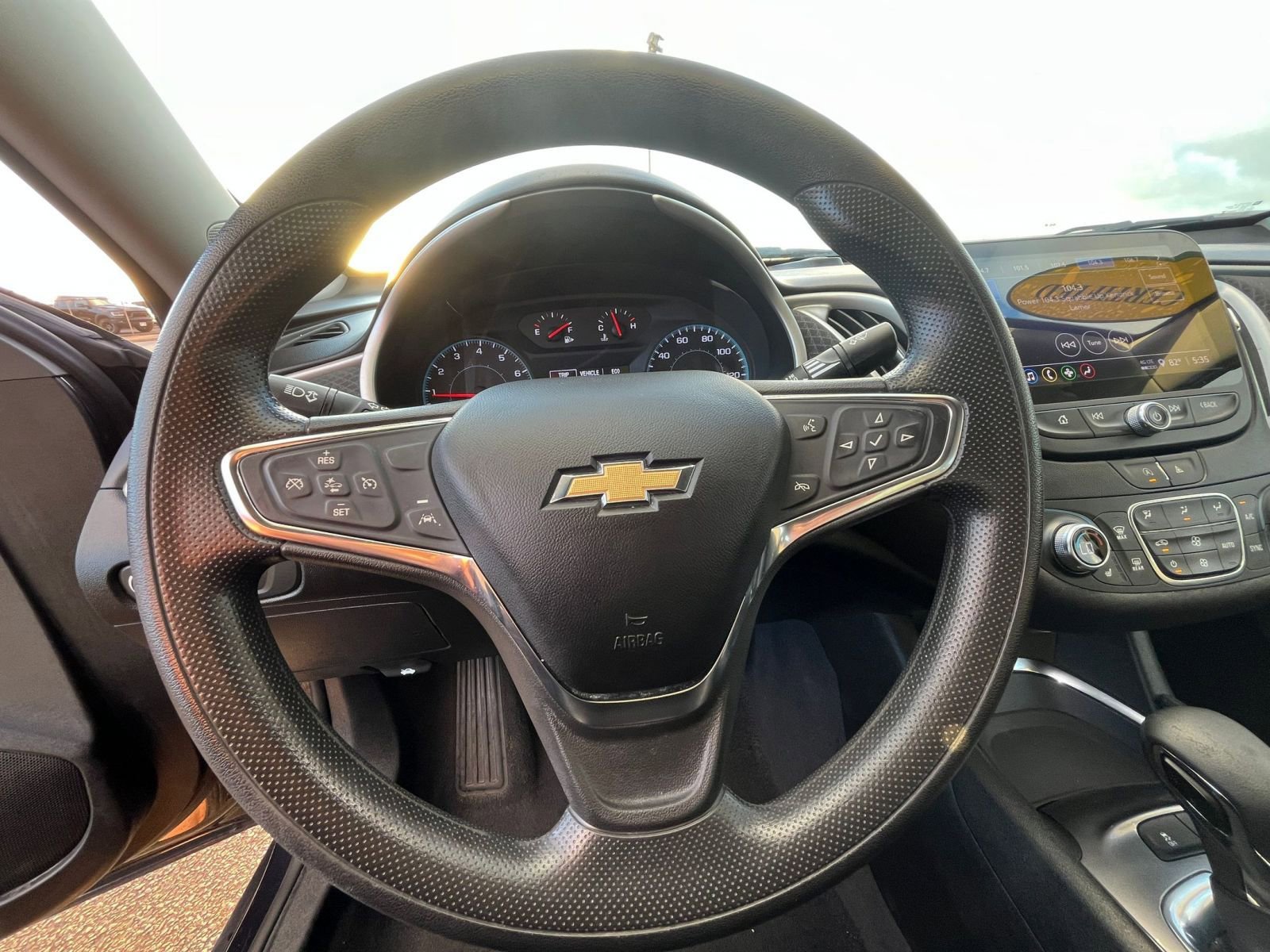 Used 2023 Chevrolet Malibu LT w/ Driver Confidence Package image 28