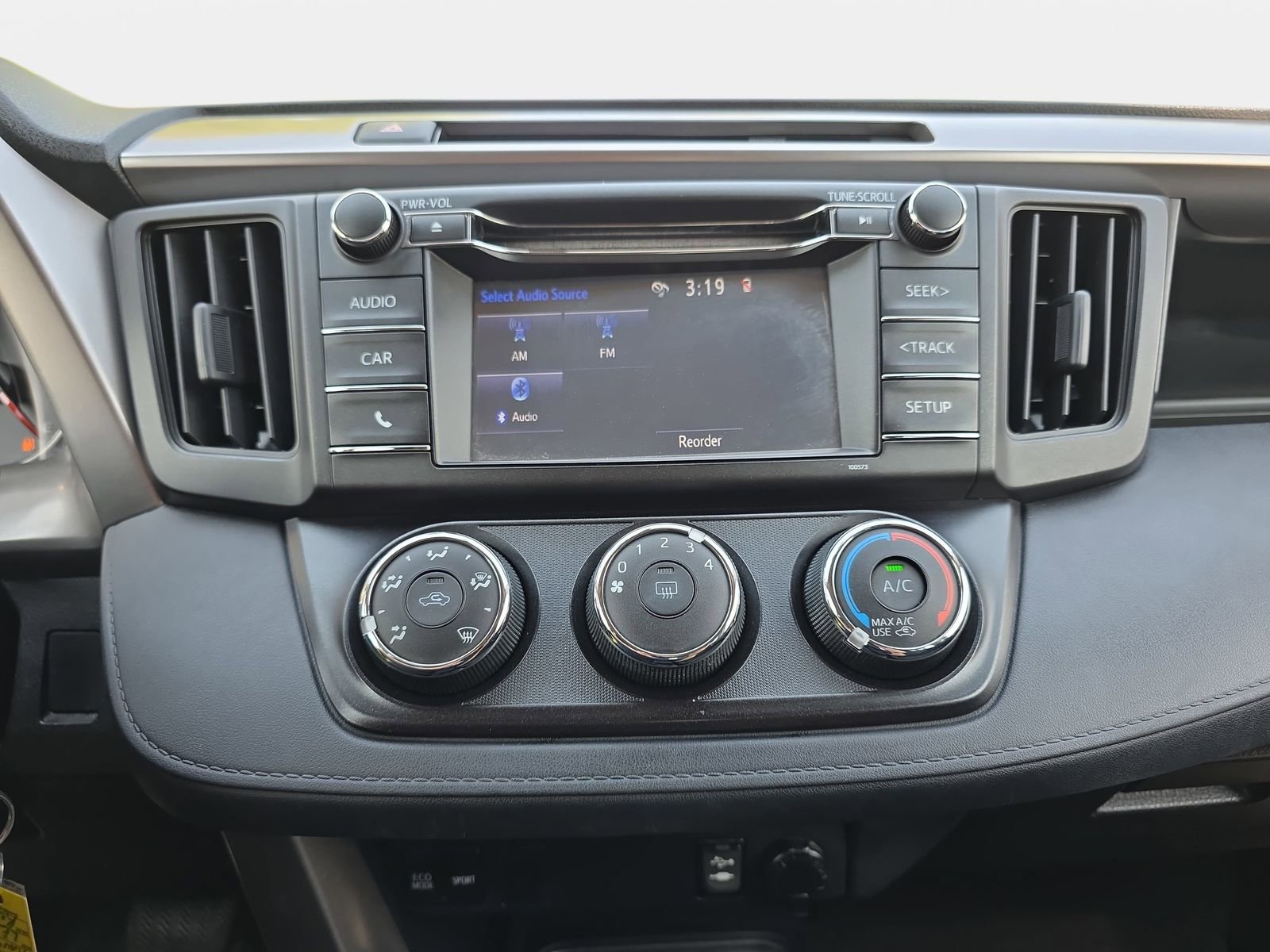 Used 2016 Toyota RAV4 LE image 19