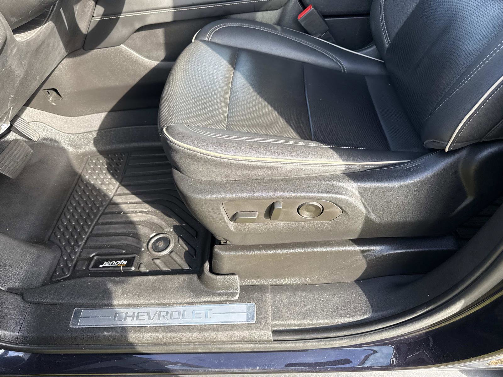 Used 2023 Chevrolet Suburban Premier image 21