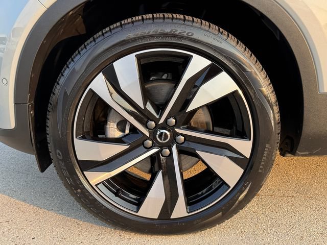 Used 2025 Volvo XC40 B5 Ultra AWD/4WD image 13