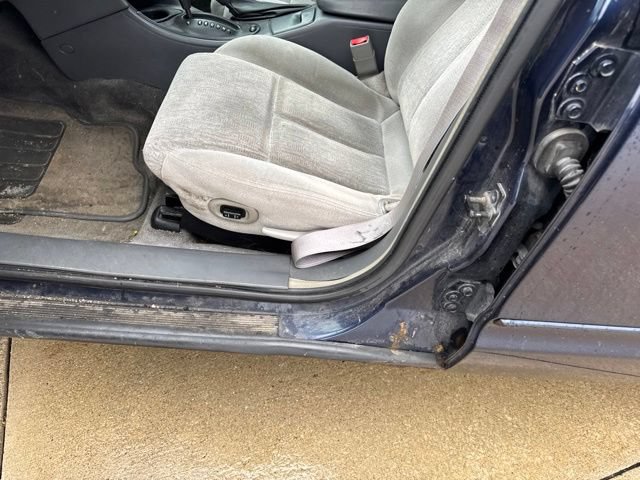 Used 2001 Oldsmobile Alero GL w/ Sun & Sound Pkg FWD image 13
