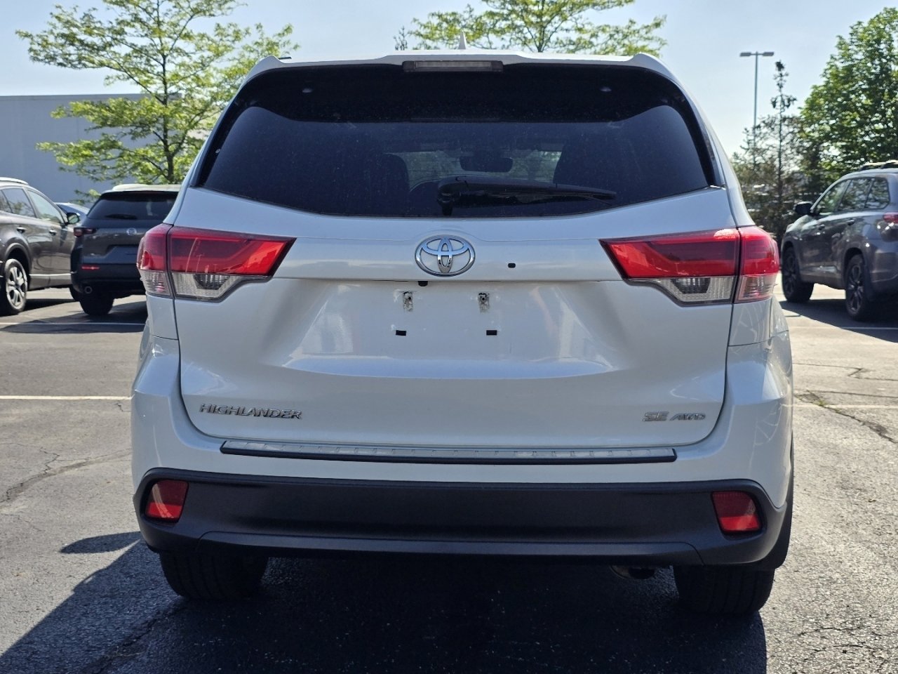 Used 2018 Toyota Highlander SE image 6