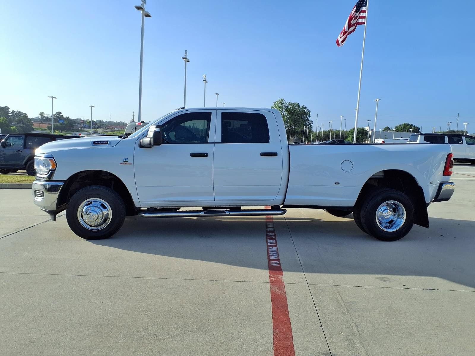 Used 2024 RAM 3500 Tradesman w/ Chrome Appearance Group AWD/4WD image 8