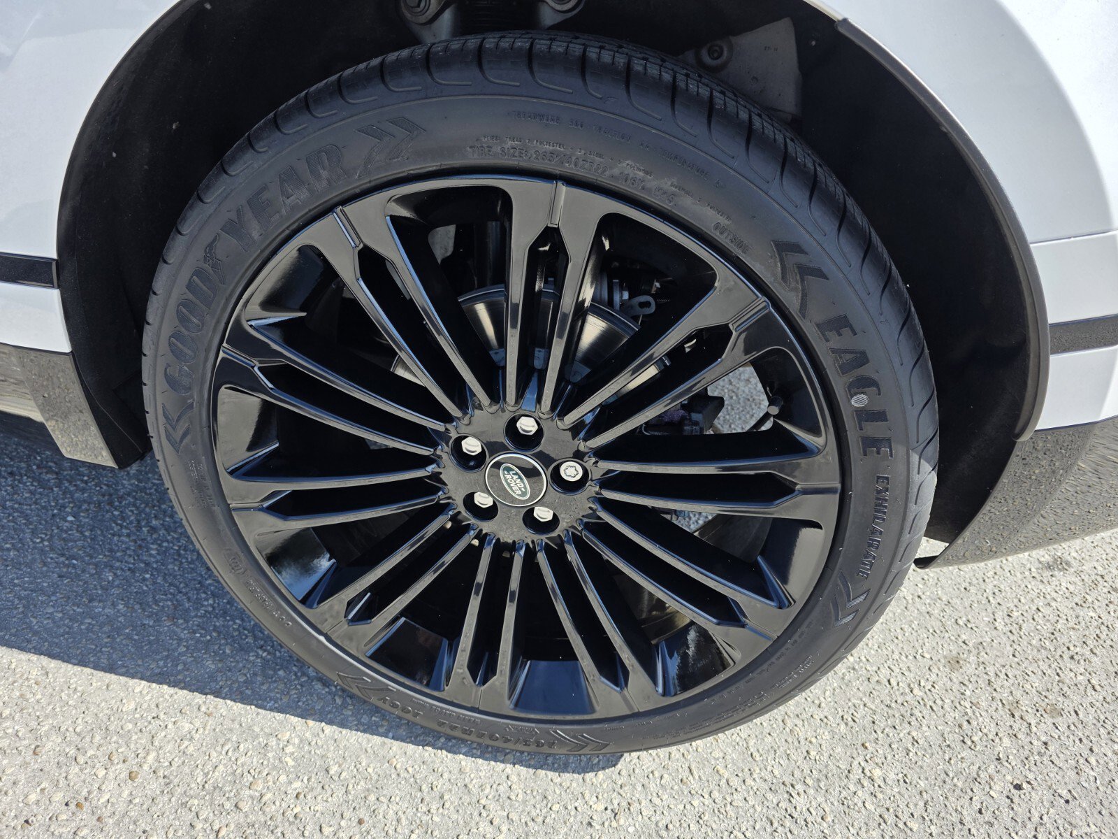 Certified 2024 Land Rover Range Rover Velar Dynamic SE image 9