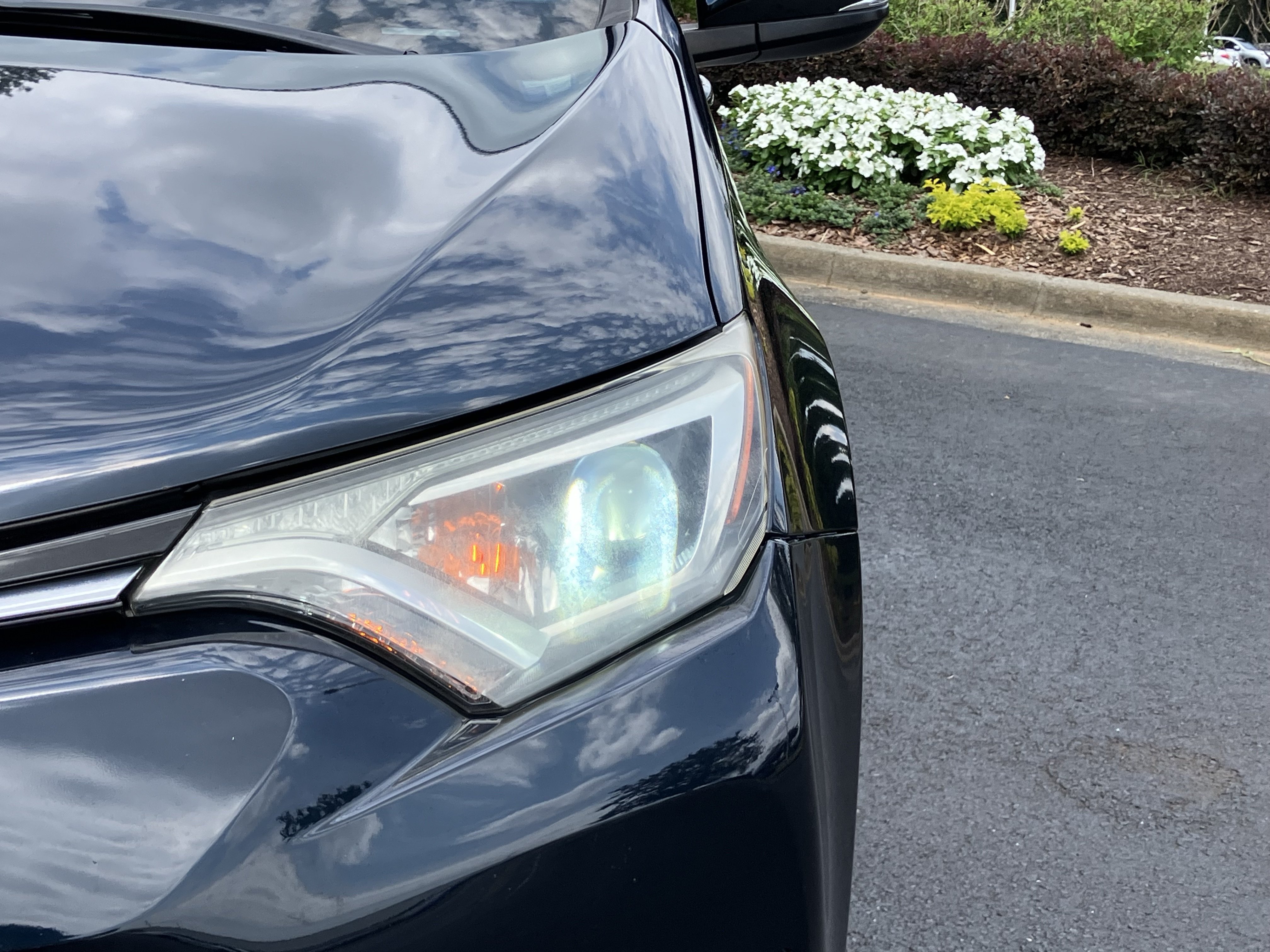 Used 2017 Toyota RAV4 XLE FWD image 5