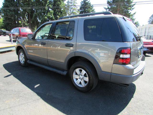 Used 2006 Ford Explorer XLT AWD/4WD image 6