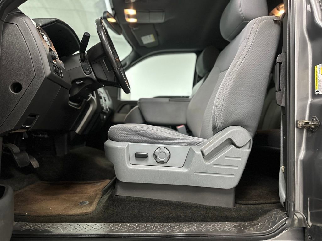 Used 2014 Ford F150 XLT w/ XLT Chrome Package image 17