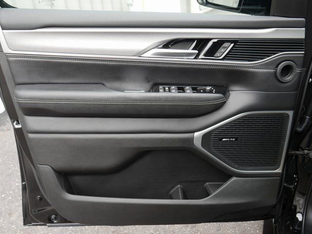 Used 2025 Jeep Wagoneer Series II AWD/4WD image 12