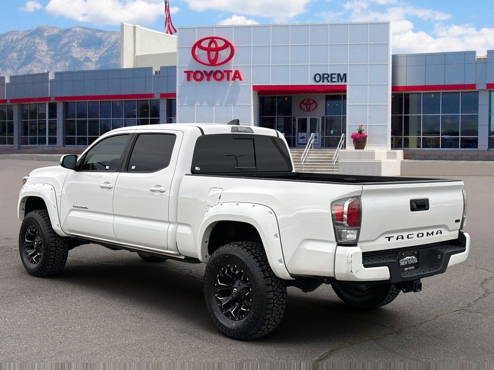 Used 2023 Toyota Tacoma TRD Sport w/ Black Out Package (TMS) image 4
