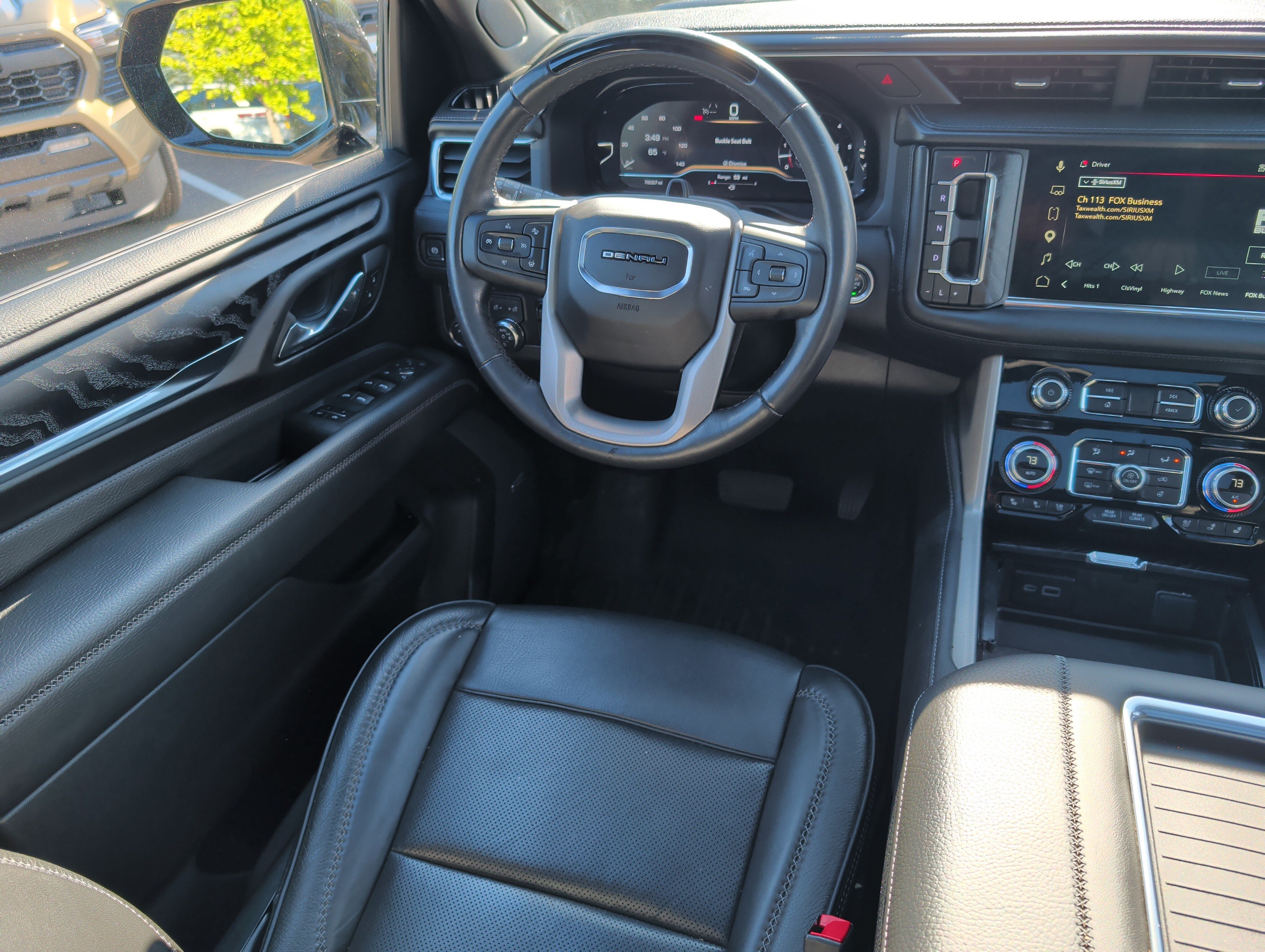 Used 2024 GMC Yukon Denali w/ Advanced Technology Package AWD/4WD image 9