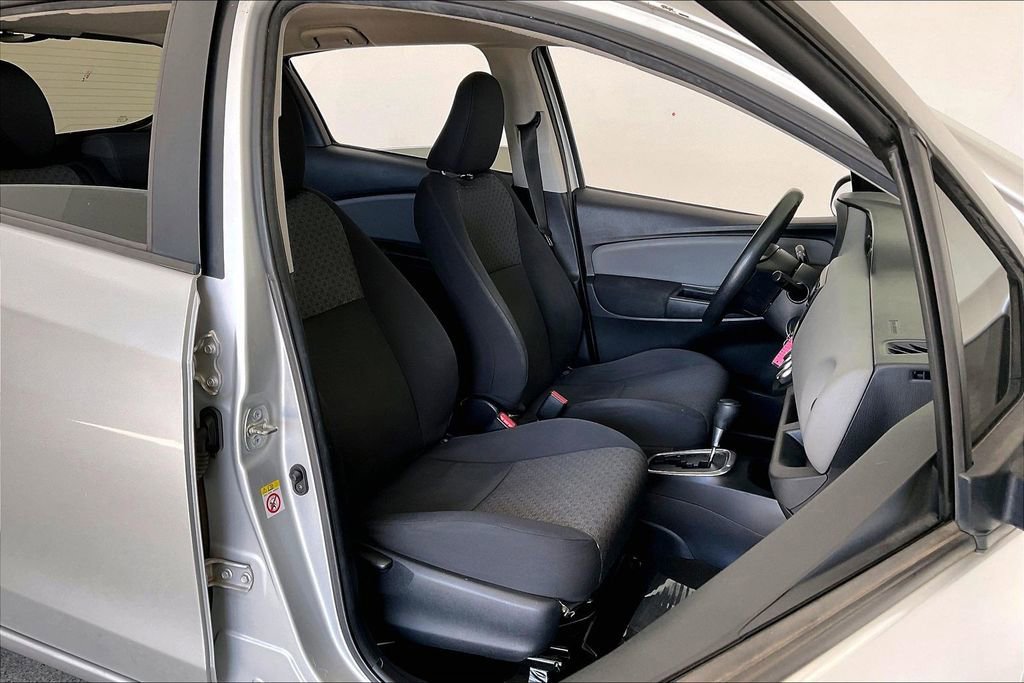 Used 2016 Toyota Yaris L image 10
