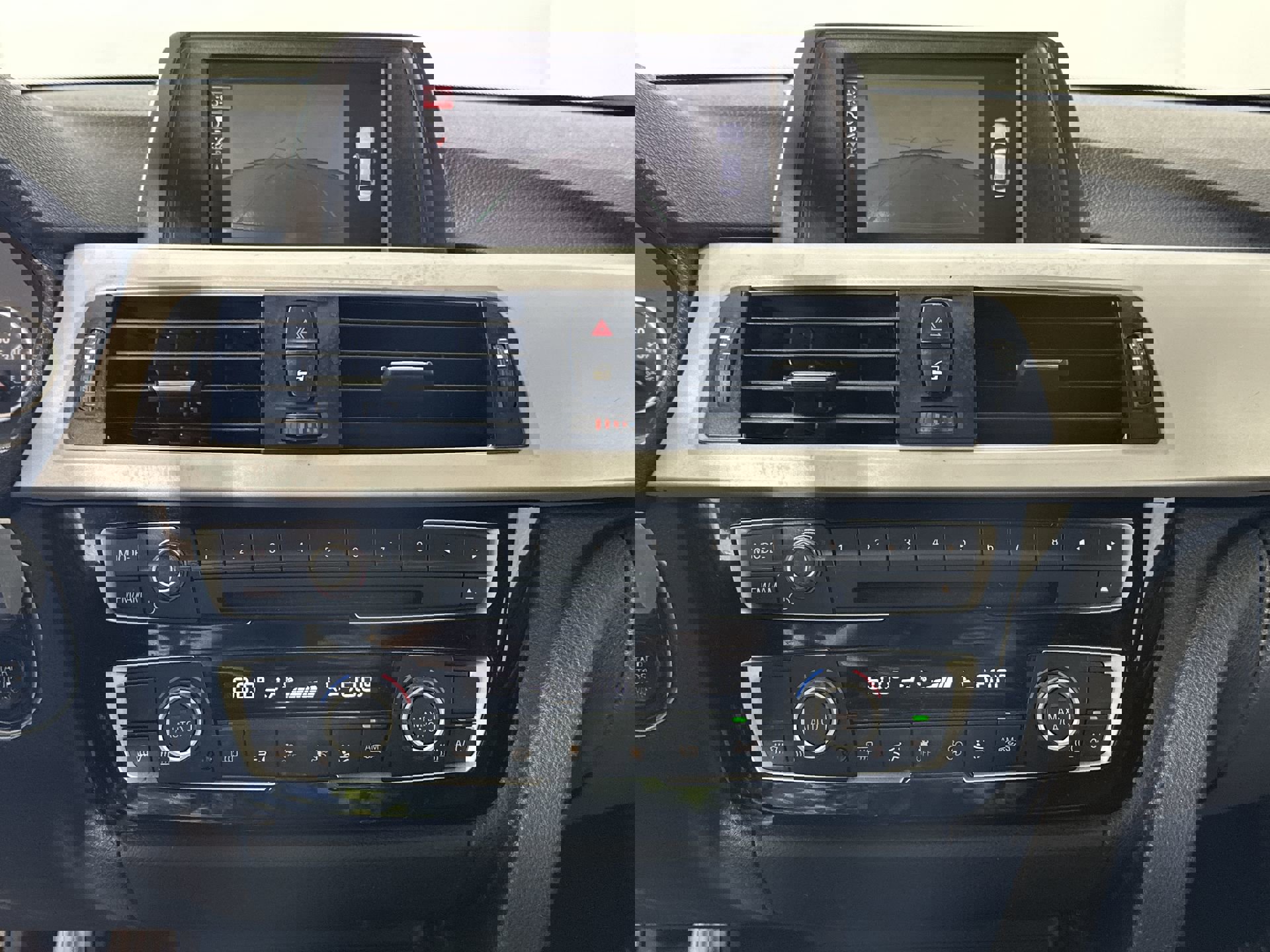 Used 2018 BMW 320i Sedan image 25