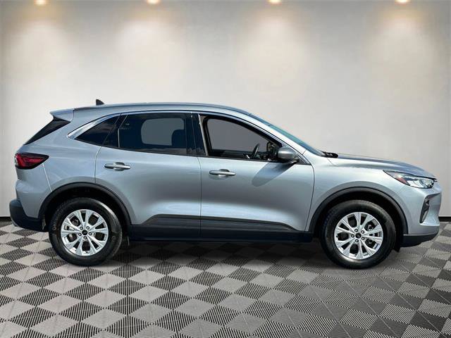 Used 2024 Ford Escape Active w/ Tech Pack #2 AWD/4WD image 2