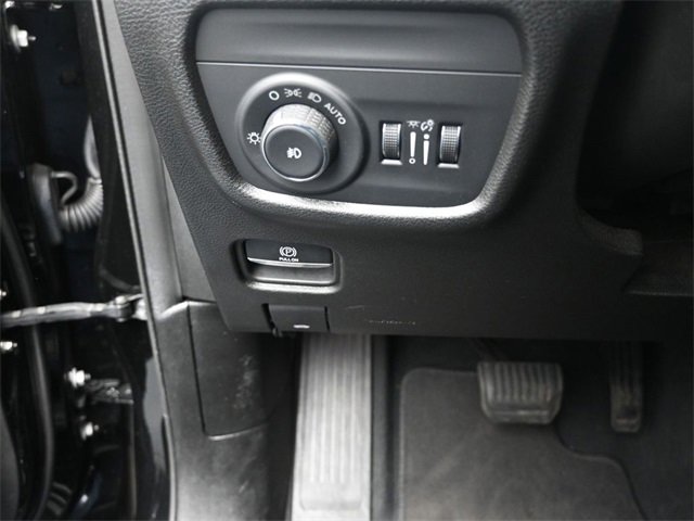 Used 2023 Jeep Grand Cherokee L Limited w/ Black Appearance Package image 16