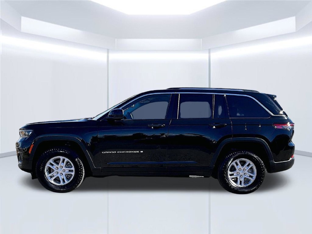 Used 2023 Jeep Grand Cherokee Laredo w/ Luxury Tech Group I AWD/4WD image 36