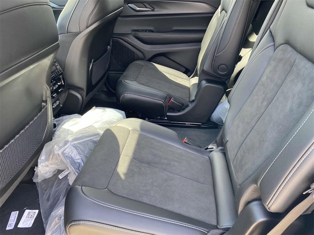 New 2025 Jeep Grand Cherokee L Altitude image 33
