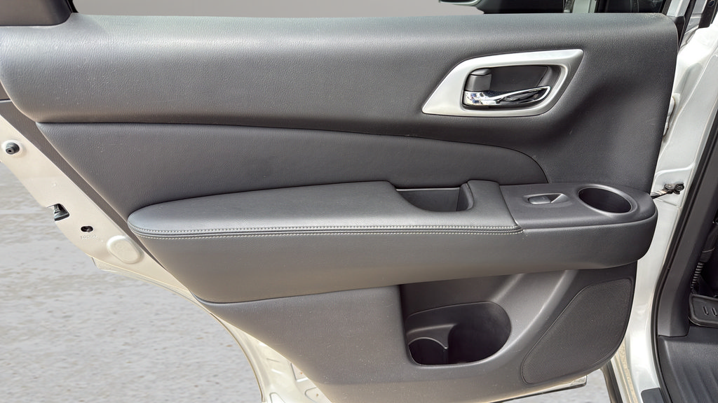 Used 2019 Nissan Pathfinder S AWD/4WD image 13