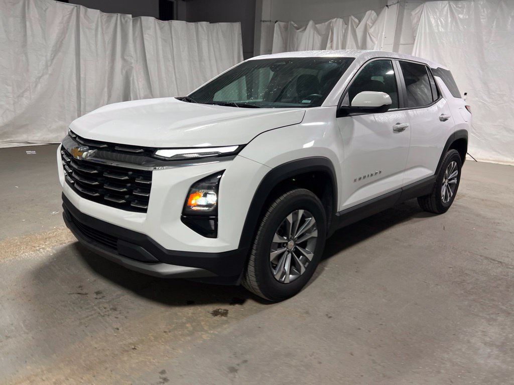 Used 2026 Chevrolet Equinox LT w/ Convenience Package II FWD image 3