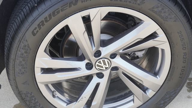 Used 2024 Volkswagen Atlas Cross Sport SEL R-Line image 11